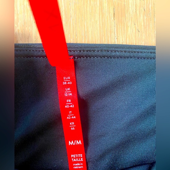 SPANX Medium Petite Faux Leather Leggings - Picture 6 of 7